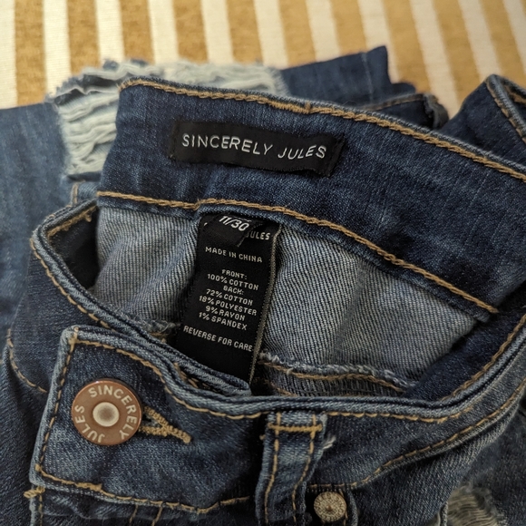 Distressed Straight Leg Jeans - Picture 3 of 5